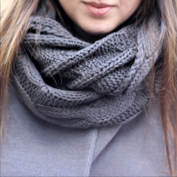 Cable Knit Infinity Scarf - Picture 4 of 6